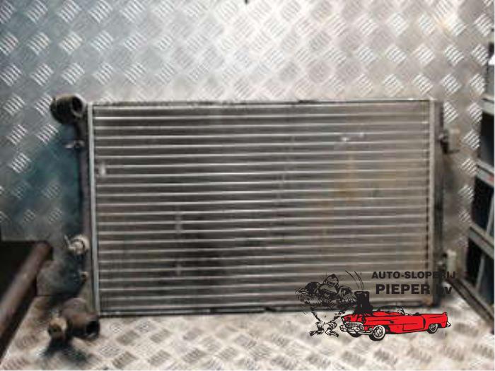 Gebruikte Radiateur Volkswagen Golf IV (1J1) 1.6 FSI 16V Prijs € 36,75 Margeregeling aangeboden door Autosloperij Pieper BV