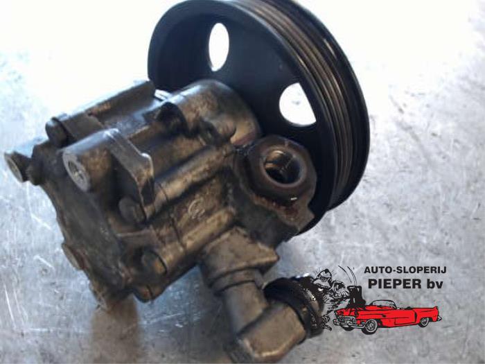 Gebruikte Pomp Servo Mercedes C (W203) 2.6 C-240 V6 18V 4-Matic Prijs € 157,50 Margeregeling aangeboden door Autosloperij Pieper BV