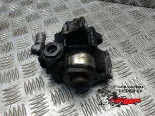 Gebruikte Pomp Servo Mercedes Vito (638.1/2) 2.2 CDI 110 16V Prijs € 52,50 Margeregeling aangeboden door Autosloperij Pieper BV