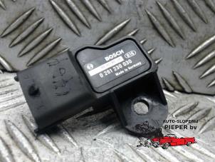 Gebruikte Map Sensor (inlaatspruitstuk) Peugeot 206 CC (2D) 1.6 16V Prijs € 21,00 Margeregeling aangeboden door Autosloperij Pieper BV