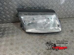 Gebruikte Rechter Koplamp Volkswagen Passat (3B2) 1.9 TDi 90 Prijs € 36,75 Margeregeling aangeboden door Autosloperij Pieper BV