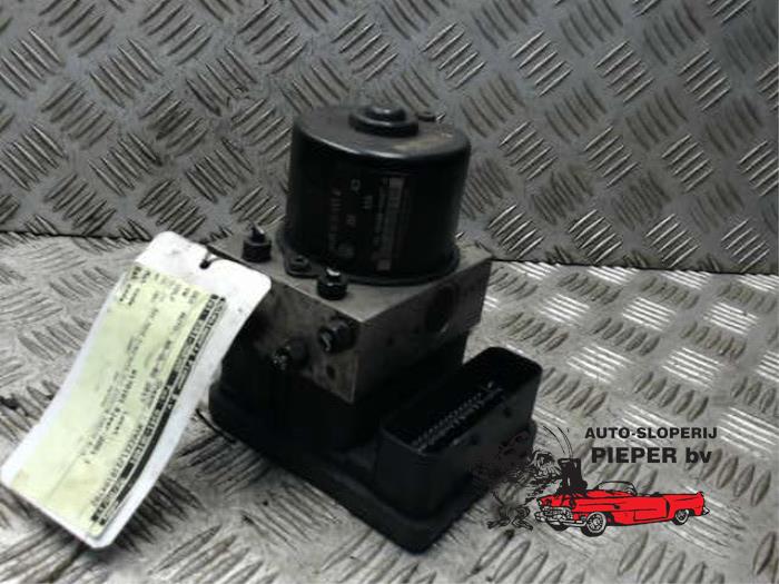 Gebruikte ABS Pomp Volkswagen Golf IV (1J1) 1.9 TDI 100 Prijs € 52,50 Margeregeling aangeboden door Autosloperij Pieper BV