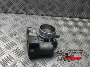 Gebruikte Gasklephuis Peugeot 206 CC (2D) 1.6 16V Prijs € 52,50 Margeregeling aangeboden door Autosloperij Pieper BV