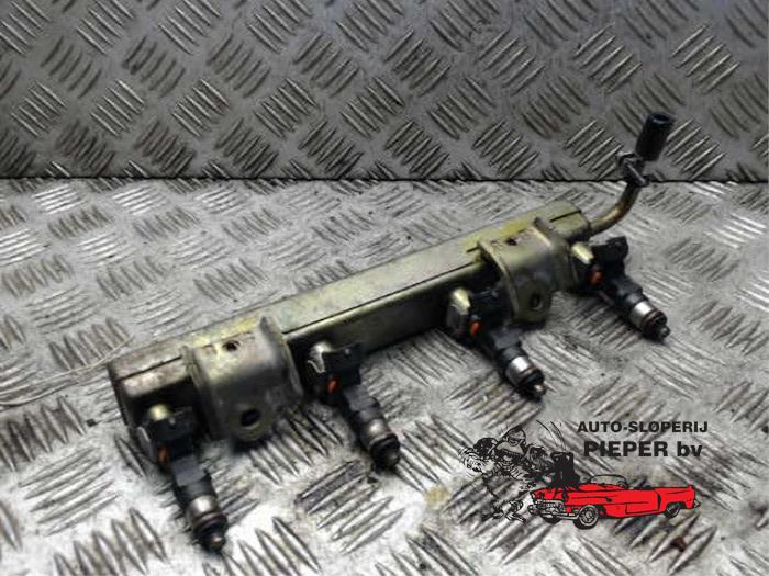 Gebruikte Injector brug Nissan Micra (K12) 1.4 16V Prijs € 52,50 Margeregeling aangeboden door Autosloperij Pieper BV