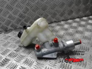 Gebruikte Hoofdremcilinder Renault Twingo II (CN) 1.2 16V Prijs € 31,50 Margeregeling aangeboden door Autosloperij Pieper BV