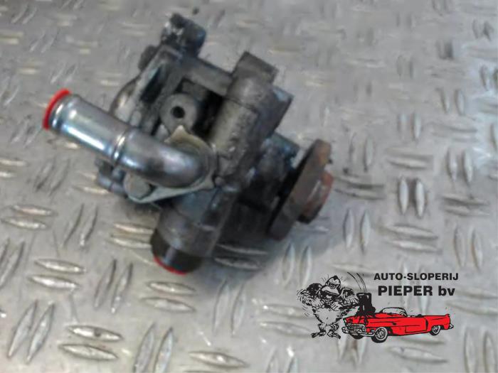Gebruikte Servopomp Volkswagen Bora Variant (1J6) 1.6 16V Prijs € 36,75 Margeregeling aangeboden door Autosloperij Pieper BV