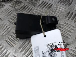 Gebruikte Elektrisch Raam Schakelaar Opel Meriva Mk.II 1.7 CDTI 16V Prijs € 10,50 Margeregeling aangeboden door Autosloperij Pieper BV