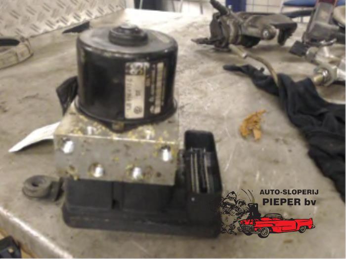 Gebruikte ABS Pomp Volkswagen Golf IV (1J1) 2.3 V5 GTI 20V Prijs € 78,75 Margeregeling aangeboden door Autosloperij Pieper BV