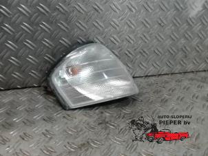 Gebruikte Knipperlicht rechts Mercedes C Combi (S202) 2.2 C-220 CDI 16V Prijs € 15,75 Margeregeling aangeboden door Autosloperij Pieper BV