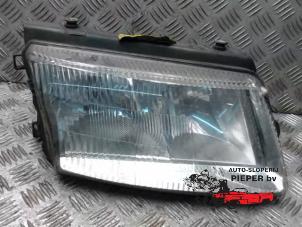 Gebruikte Koplamp rechts Volkswagen Passat (3B2) 1.9 TDi 90 Prijs € 36,75 Margeregeling aangeboden door Autosloperij Pieper BV