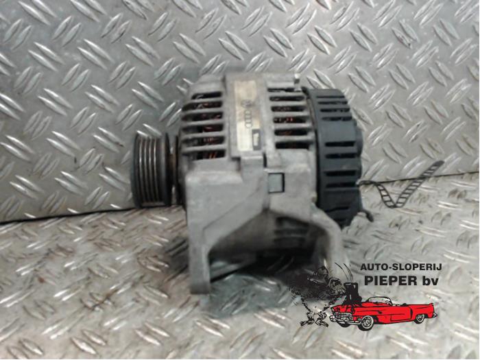 Gebruikte Alternator Volkswagen Passat (3B2) 1.8 T 20V Prijs € 36,75 Margeregeling aangeboden door Autosloperij Pieper BV