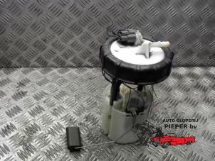 Gebruikte Benzinepomp Nissan Almera Tino (V10M) 1.8 16V Prijs € 52,50 Margeregeling aangeboden door Autosloperij Pieper BV