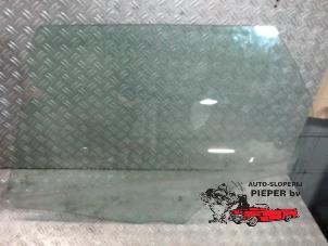 Gebruikte Deurruit 4Deurs links-achter Peugeot 407 SW (6E) 1.6 HDiF 16V Prijs € 36,75 Margeregeling aangeboden door Autosloperij Pieper BV