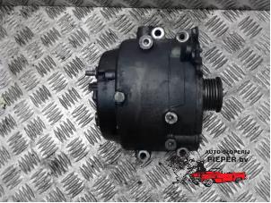 Gebruikte Dynamo Mercedes E Combi (S210) 3.2 E-320 CDI 24V Prijs € 131,25 Margeregeling aangeboden door Autosloperij Pieper BV