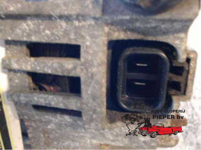 Dynamo van een Nissan Micra 2001