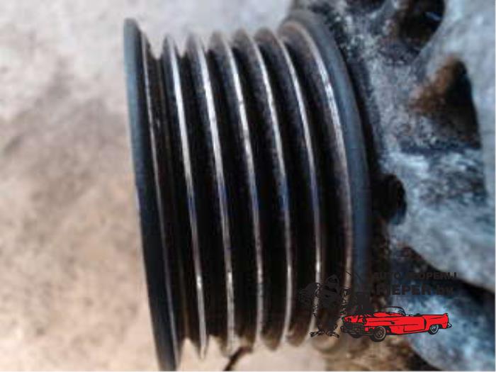 Dynamo van een Nissan Micra 2001