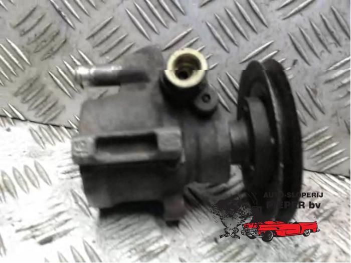 Gebruikte Servopomp Volkswagen Golf III Cabrio (1E) 1.8,Avantgarde Prijs € 42,00 Margeregeling aangeboden door Autosloperij Pieper BV