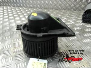 Gebruikte Aanjager Audi A4 Avant (B5) 1.6 Prijs € 52,50 Margeregeling aangeboden door Autosloperij Pieper BV