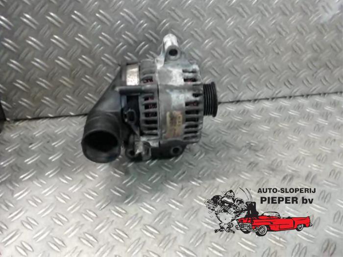 Gebruikte Dynamo Ford Mondeo III 2.0 TDCi 130 16V Prijs € 36,75 Margeregeling aangeboden door Autosloperij Pieper BV