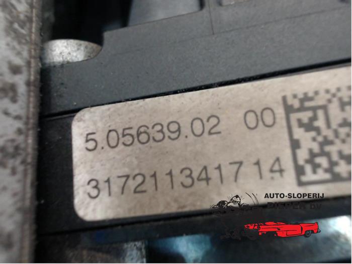 EGR Klep van een Citroën Berlingo 1.6 Hdi 75 2011