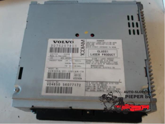 Gebruikte CD Speler Volvo V50 (MW) Prijs € 42,00 Margeregeling aangeboden door Autosloperij Pieper BV