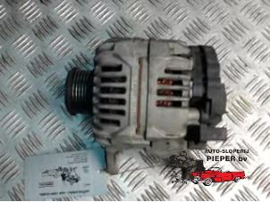 Gebruikte Dynamo Volkswagen Passat Variant (3B5) 2.3 VR5 Prijs € 42,00 Margeregeling aangeboden door Autosloperij Pieper BV