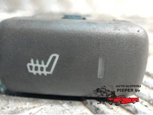 Gebruikte Schakelaar Stoelverwarming Volvo V40 (VW) 1.9 16V T4 Prijs € 15,75 Margeregeling aangeboden door Autosloperij Pieper BV