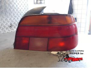 Gebruikte Achterlicht rechts BMW 5 serie (E39) 523i 24V Prijs € 36,75 Margeregeling aangeboden door Autosloperij Pieper BV