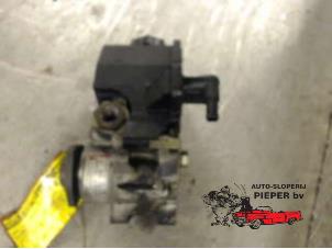 Gebruikte Servopomp Mercedes C (W202) 2.2 C-220 D 16V Prijs € 47,25 Margeregeling aangeboden door Autosloperij Pieper BV