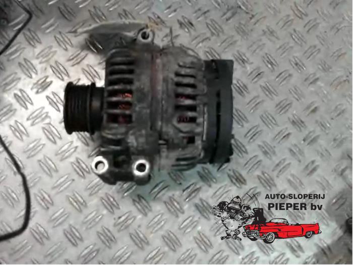Alternator van een Renault Espace (JE) 2.0 16V 2001
