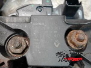 Alternator van een Renault Espace (JE) 2.0 16V 2001
