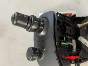 Gebruikte Licht + Raw Schakelaar Renault Scénic II (JM) 1.6 16V Prijs € 73,50 Margeregeling aangeboden door Autosloperij Pieper BV