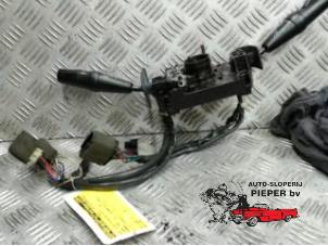 Gebruikte Combischakelaar Stuurkolom Ssang Yong Korando Cabrio (KJ) 3.2 24V Prijs € 36,75 Margeregeling aangeboden door Autosloperij Pieper BV