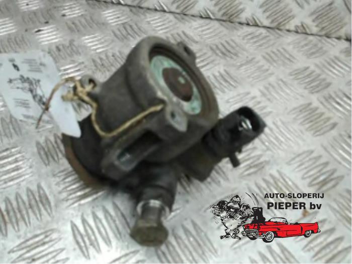 Gebruikte Pomp Servo Volkswagen Golf IV (1J1) 2.3 V5 GTI Prijs € 42,00 Margeregeling aangeboden door Autosloperij Pieper BV