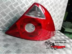 Gebruikte Achterlicht rechts Ford Mondeo III 2.0 16V Prijs € 36,75 Margeregeling aangeboden door Autosloperij Pieper BV