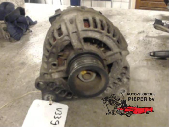 Gebruikte Dynamo Volkswagen Polo III (6N2) 1.4 Prijs € 52,50 Margeregeling aangeboden door Autosloperij Pieper BV