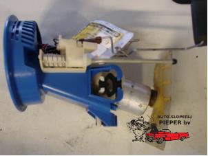 Gebruikte Benzinepomp BMW 3 serie (E36/4) 318iS 1.9 16V Prijs € 47,25 Margeregeling aangeboden door Autosloperij Pieper BV