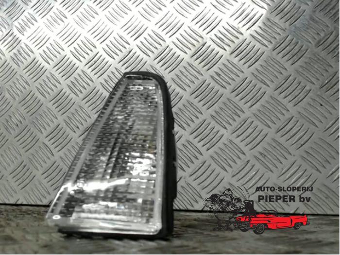 Knipperlichtglas links van een Fiat Cinquecento  1995
