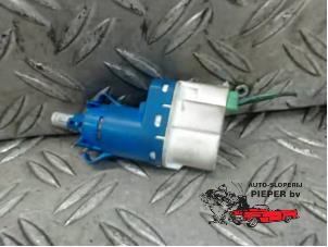 Gebruikte Schakelaar Remlicht Ford Tourneo Courier (JU2) Prijs € 10,50 Margeregeling aangeboden door Autosloperij Pieper BV