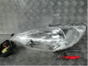 Nieuwe Linker Koplamp Peugeot 206 (2A/C/H/J/S) Prijs € 42,00 Inclusief btw aangeboden door Autosloperij Pieper BV