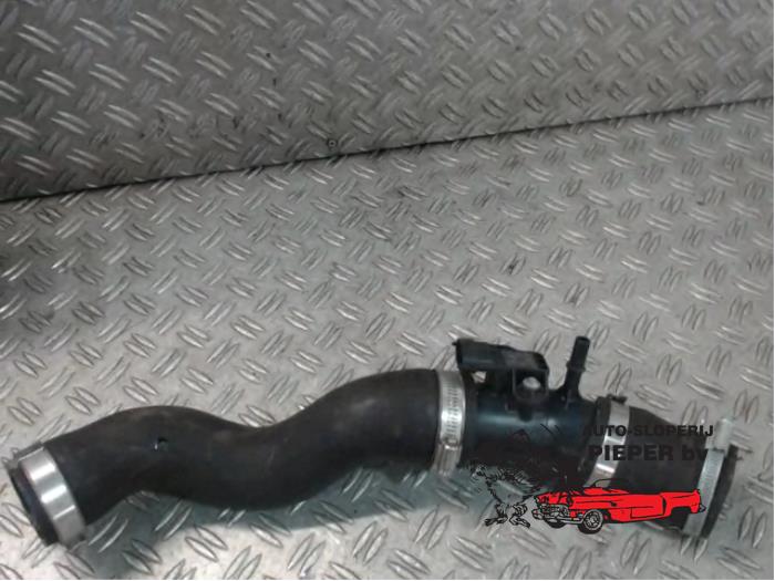 Gebruikte Intercooler Slang Ford B-Max (JK8) 1.0 EcoBoost 12V 100 Prijs € 52,50 Margeregeling aangeboden door Autosloperij Pieper BV