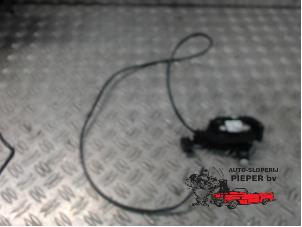 Gebruikte Deurvanger 4Deurs links-voor Ford B-Max (JK8) 1.0 EcoBoost 12V 100 Prijs € 42,00 Margeregeling aangeboden door Autosloperij Pieper BV