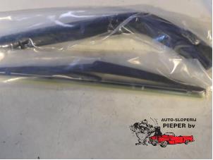 Nieuwe Ruitenwisserarm achter Toyota Yaris (P1) 1.0 16V VVT-i Prijs € 26,24 Inclusief btw aangeboden door Autosloperij Pieper BV