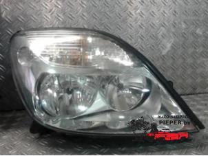 Gebruikte Koplamp rechts Renault Scénic I (JA) 1.6 16V Prijs € 36,75 Margeregeling aangeboden door Autosloperij Pieper BV