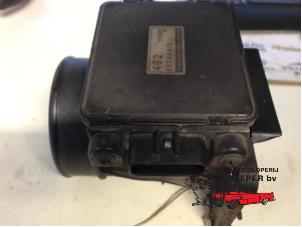 Gebruikte Luchtmassameter Mitsubishi Galant (EA/EC) 2.5 V6 24V Prijs € 63,00 Margeregeling aangeboden door Autosloperij Pieper BV