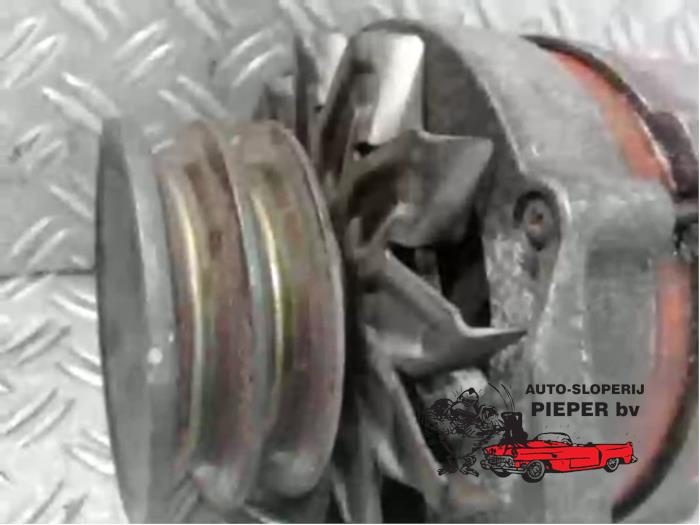 Dynamo van een Nissan Vanette (C23) 2.3 D E/Cargo 2001