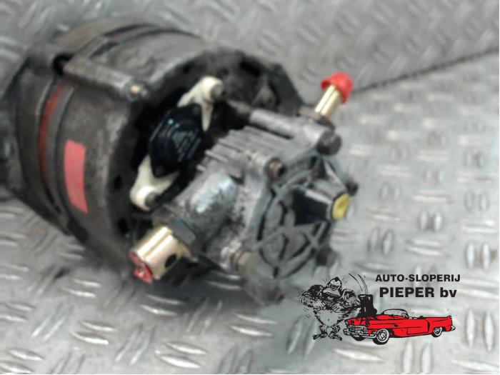 Dynamo van een Nissan Vanette (C23) 2.3 D E/Cargo 2001