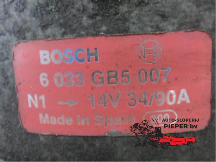 Dynamo van een Nissan Vanette (C23) 2.3 D E/Cargo 2001