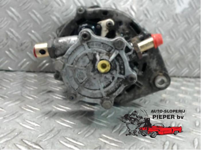 Dynamo van een Nissan Vanette (C23) 2.3 D E/Cargo 2001