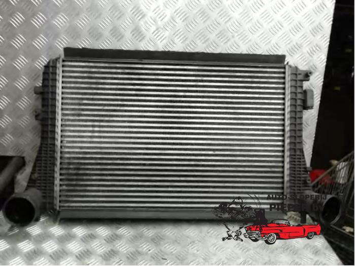 Gebruikte Intercooler Volkswagen Passat Variant 4Motion (3C5) 2.0 TDI 16V 170 Prijs € 52,50 Margeregeling aangeboden door Autosloperij Pieper BV